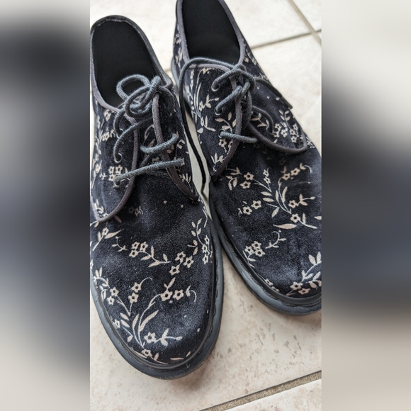 Dr. Martens - Black Velvet Floral Hugh Oxfords (Women's Size 8) - Picture 4 of 5